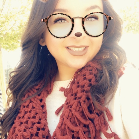 Meet your Posher, Xaris - Picture 1 of 1